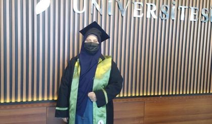 13’üncü üniversitesini birincilikle bitirdi