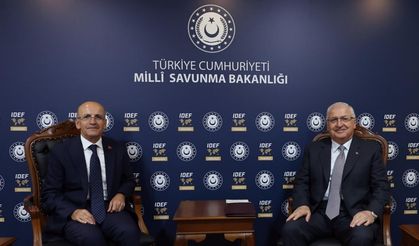 Bakan Güler ve Bakan Şimşek İDEF 25'te bir araya geldi