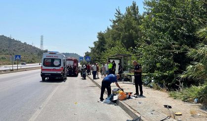 Otomobil ağaca çarptı; sürücü yaralandı, oğlu ve kayınvalidesi öldü