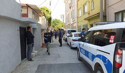 Sağlık ekibinin ihbarına giden polisi bıçakla yaralayan şüpheli vurularak yakalandı