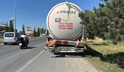 Servis otobüsü, akaryakıt tankerine çarptı; 35 yaralı