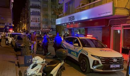 Silahlı saldırıdan şans eseri yara almadan kurtuldu; olay anı kamerada