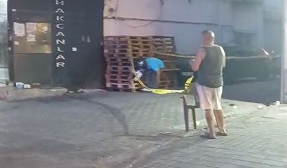 Sokakta darbedilip, bıçaklandı