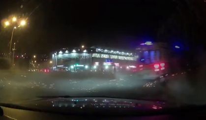 Bursa'da kamyonet ile hasta nakil ambulansı çarpıştı; 1 ölü, 4 yaralı