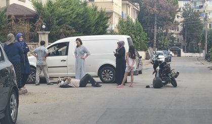 Hafif ticari araçla çarpışan motosikletin sürücüsü yaralandı