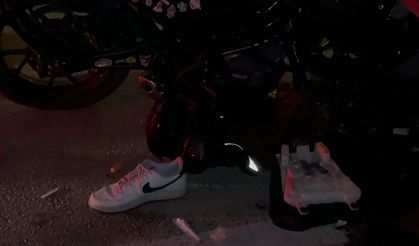 Motosiklet park halindeki TIR'a çarptı: 1 ölü, 1 yaralı