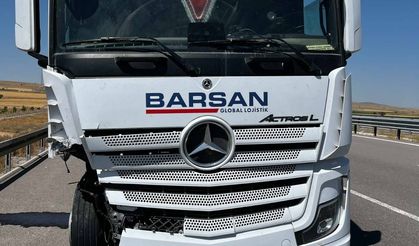 Niğde Otoyolu'nda kamyon ile otomobil çarpıştı; 1 ölü, 3 yaralı