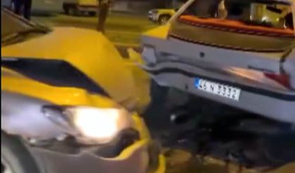 Yolun karşısına geçmeye çalışan yayalara otomobil çarptı: 1 ölü, 1 yaralı