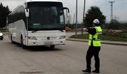 Otobüste yolcunun valizinde 1 kilo 182 gram skunk yakalandı.