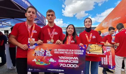 Liseli öğrenciler ödüllerini Cumhurbaşkanı Erdoğan'dan aldı