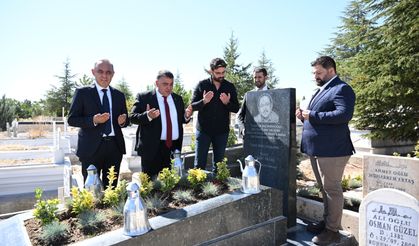 Neşet Ertaş, Kırşehir'deki mezarı başında anıldı