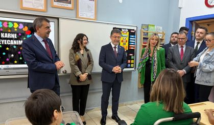 Bakanlar Tekin ve Yumaklı, öğrencilerle buluştu