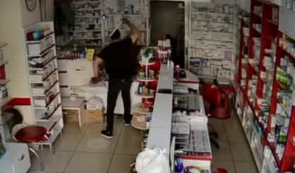 Eczacı teknisyenine sopayla saldıran şüpheli tutuklandı; darp anı kamerada