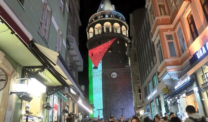 Galata Kulesi'ne Filistin Bayrağı yansıtıldı