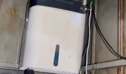 Kamyonetteki gizli bölmede 11 kaçak göçmen yakalandı: 2 tutuklama