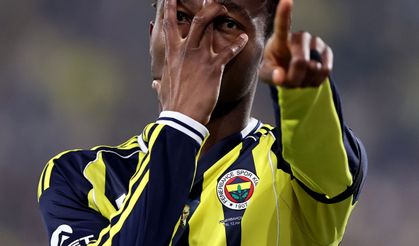 Fenerbahçe zirve ile puan farkını 1'e düşürerek milli araya moralli girdi