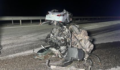 Manisa'da otomobil kamyona arkadan çarptı: 1 ölü, 2 yaralı / Video eklendi