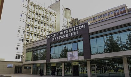 Diyarbakır'da, hastanın bacağından 5 kilo 668 gramlık kitle çıkarıldı