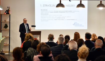 Doç. Dr. Bora Bayraktar, İKÜ'de stratejik iletişim ve kriz yönetimini anlattı