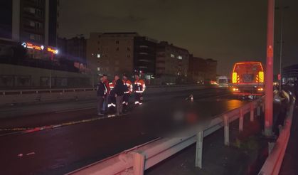Küçükçekmece'de belediye temizlik aracına çarpan motosikletteki 2 kişi öldü