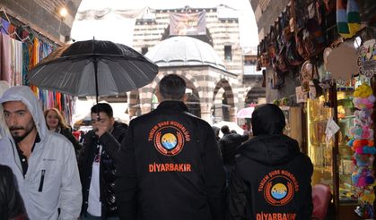 Diyarbakır'da turizm polisi, bayramda kente gelen turistlere 7 dilde hizmet veriyor