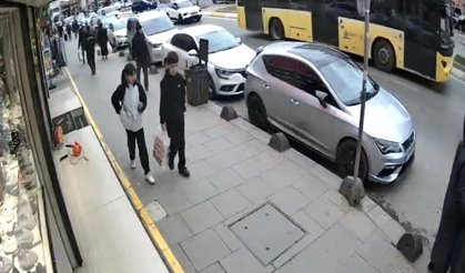 Sultanbeyli'de İETT otobüsünün çarptığı yaya ağır yaralandı; kaza anı kamerada