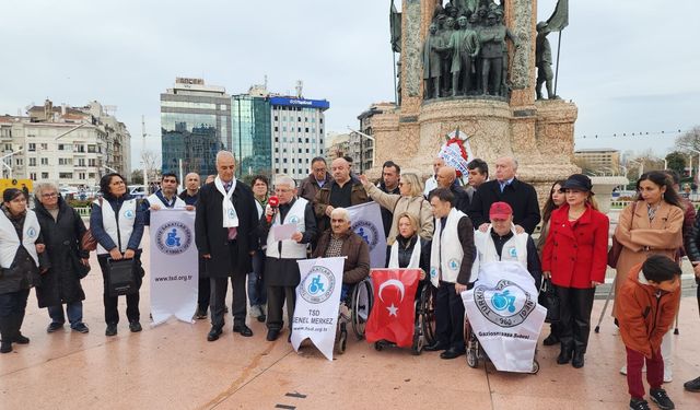Türkiye Sakatlar Derneği, Taksim’de basın açıklaması yaptı