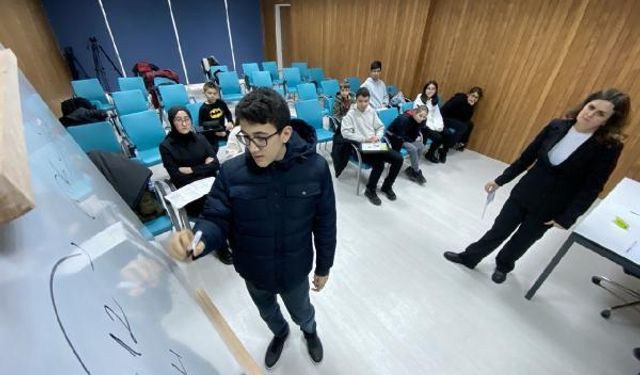Edirne'de gönüllü polisler öğrencilere eğitim desteği sağlıyor