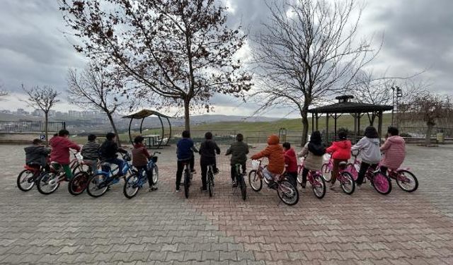 Humanis, Cumhuriyetin 101. yılında 101 bisikleti depremzede çocuklarla buluşturuyor