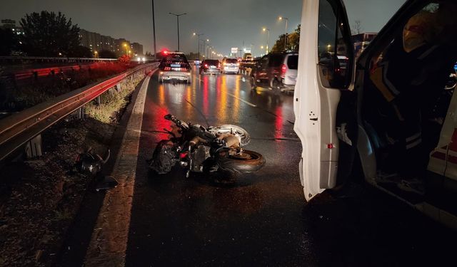 Esenler-Otogar kavşağında motosiklet kazası: 1 ağır yaralı
