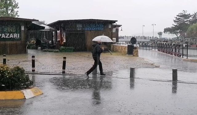 Silivri’de sağanak yağış etkisini artırdı