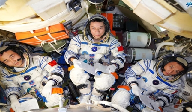 Çinli taykonotlar 6 aylık uzay görevini tamamlayarak dünyaya döndü