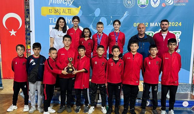 Erzincan İl Özel İdaresi Spor Kulübü, U13 Badminton Türkiye şampiyonasında 3’cü oldu