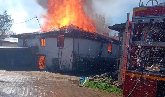 Çankırı’daki müstakil ev, çıkan yangında küle döndü
