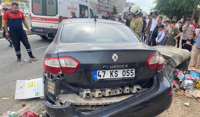 Mardin Kızıltepe’de, otomobil çöp konteynerine çarptı; 4 yaralı