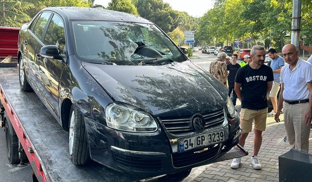 Kartal’da fren yerine gaza basan sürücü otomobiliyle kafeye girdi