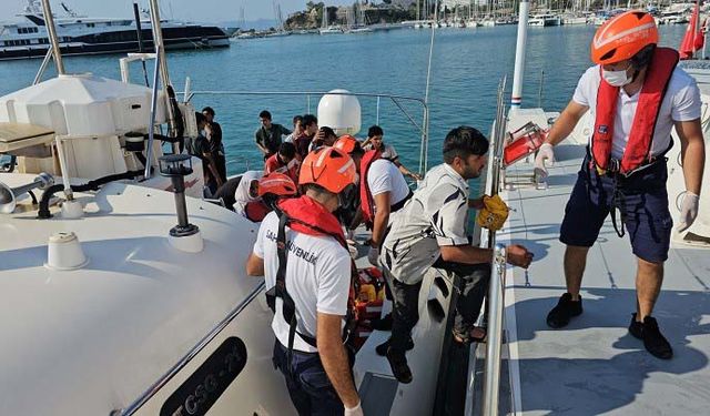 Kuşadası açıklarında 41 düzensiz göçmen kurtarıldı