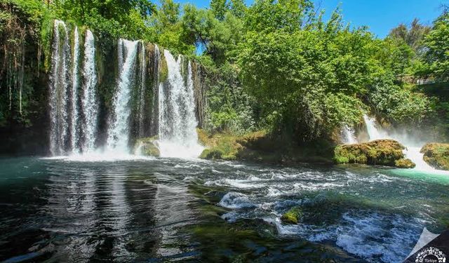 Yeşilçam’ın sevilen mekanı Düden Şelalesi'ne ziyaretçi akını