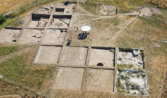 Tavşanlı Höyük'teki kazı çalışmalarına kadın girişimciler de eşlik ediyor