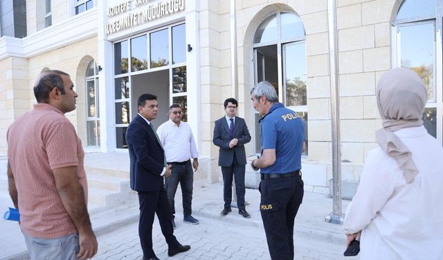 Mardin Kızıltepe Kaymakamı Abdullah Şahin, yapımı süren yeni İlçe Emniyet Müdürlüğü binasını teftişte