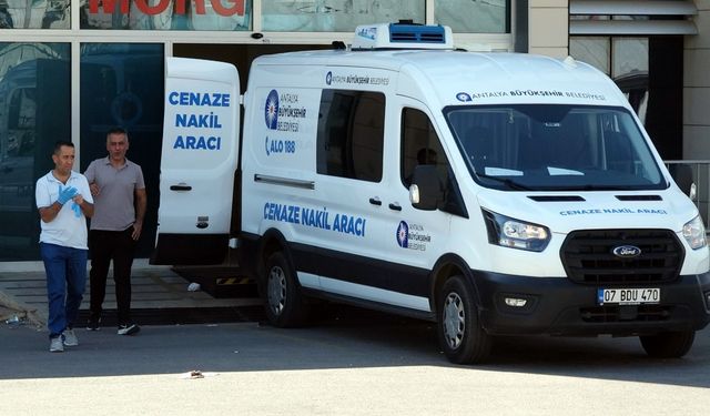 Antalya’da otomobil şarampole savruldu: 1 ölü, 3 yaralı