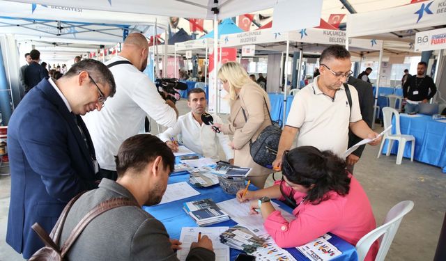 Küçükçekmece’de düzenlenen İstihdam Fuarı’na yoğun talep