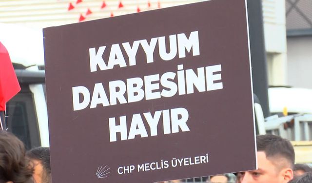 CHP lideri Özgür Özel: Esenyurt'ta demokrasi nöbetine devam etme kararı aldık