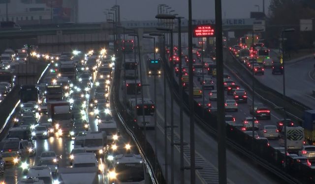 İstanbul'da trafik yoğunluğu yüzde 90'a ulaştı