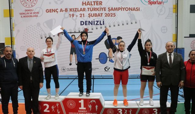 Denizli’de halter şampiyonasında buruk seremoni