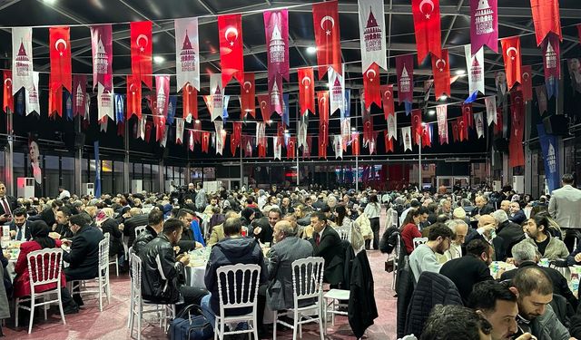 İstanbul Sivas Dernekler Federasyonu’nun Beyoğlu'ndaki iftar programına yoğun katılım