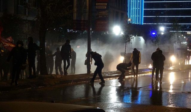 İzmir'de 'İmamoğlu' eylemlerinde 10 tutuklama