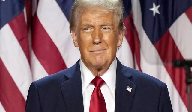 Donald Trump, eski hükümet yetkililerinin güvenlik izinlerini iptal etti