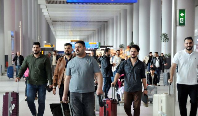 İstanbul Havalimanı'nda bayram dönüşü yoğunluğu