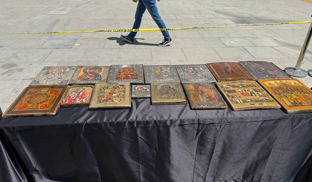 İstanbul'da tarihi eser operasyonu Padişah fermanları ele geçirildi
